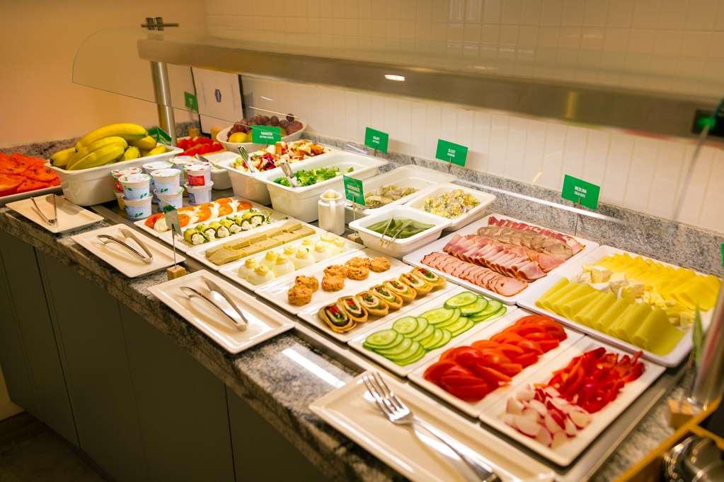 Отель Hampton By Hilton Белосток Ресторан фото